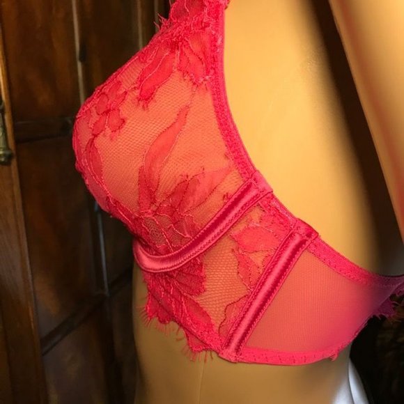 Victoria's Secret 'Very Sexy' Lace Tback Demi Bra - Picture 8 of 13